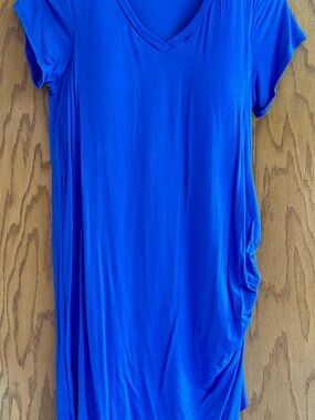 Relaxed V-Neck Short Sleeve Tunic Dress in Cobalt Blue